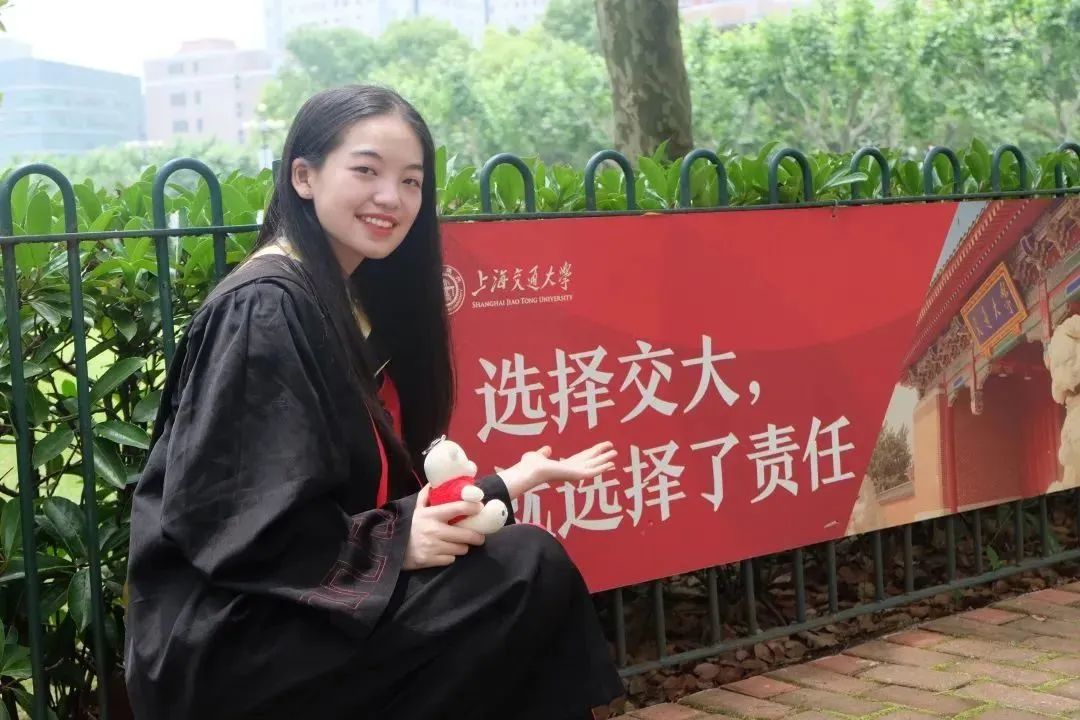 专业第一、全国金奖、市优毕生，交大安泰姑娘本科毕业后选择去……